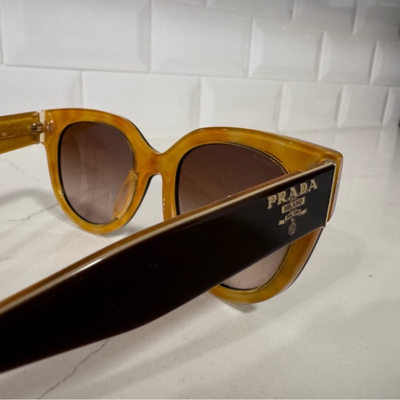 Prada oversize brown sunglasses - Picture 6 of 11
